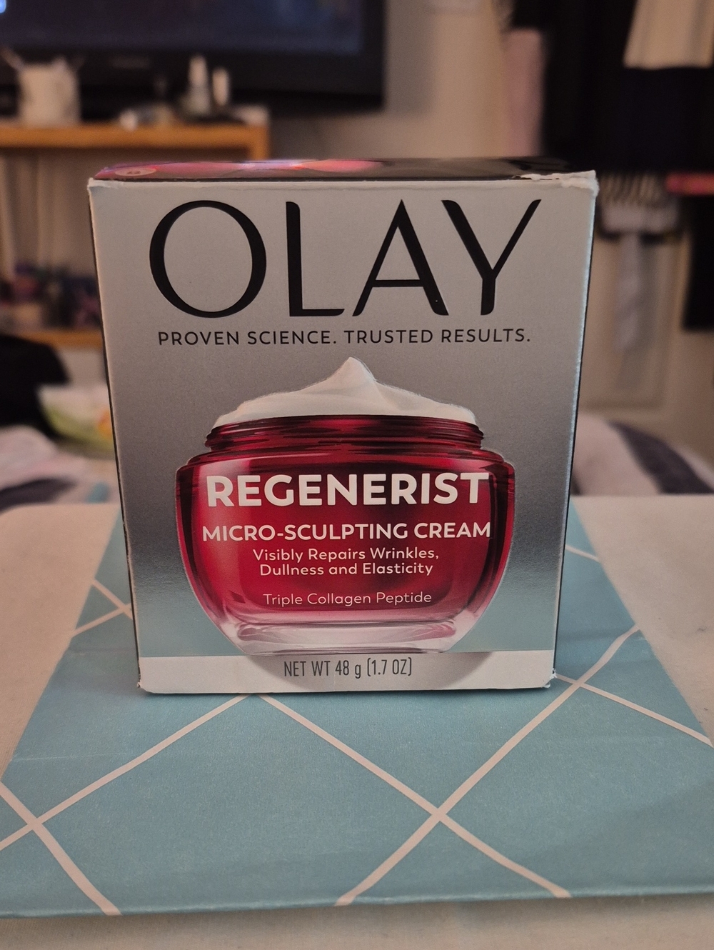 Nwt OLAY Regenerist Micro-Sculpting Cream - Red and White Jar Big Box 1.7 Oz